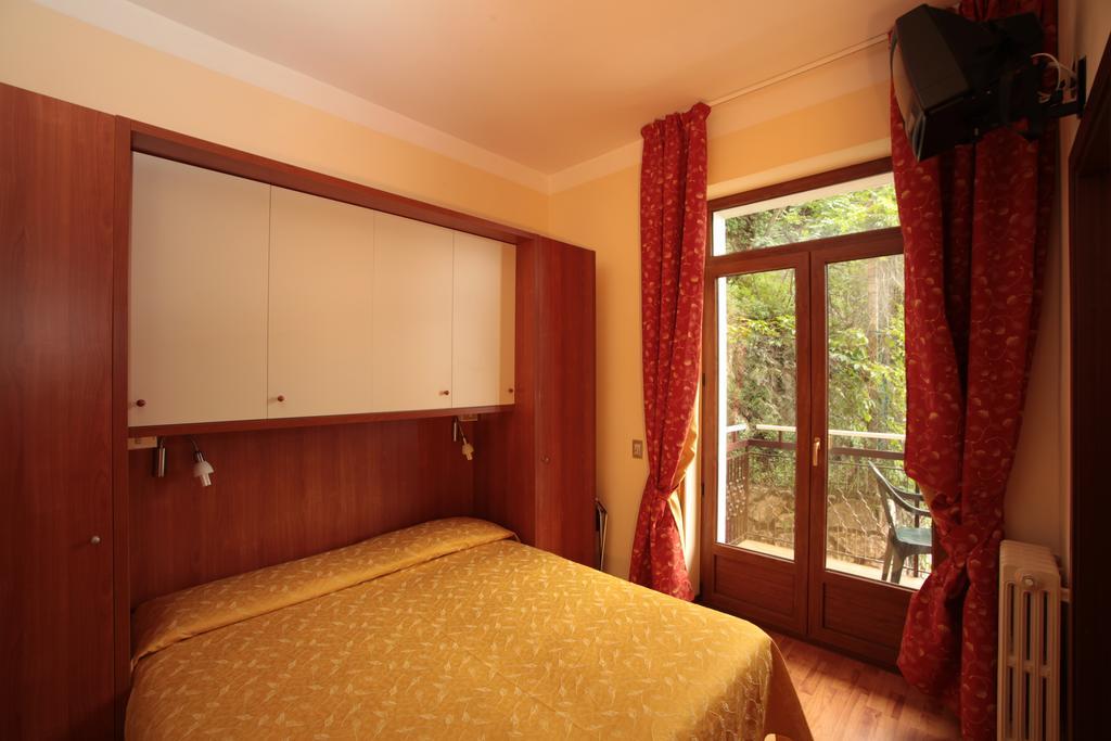 Hotel Merano Brenzone sul Garda Cameră foto